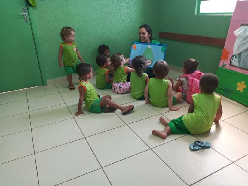 Maternal I B vivencia atividade de acolhida e descoberta da própria identidade