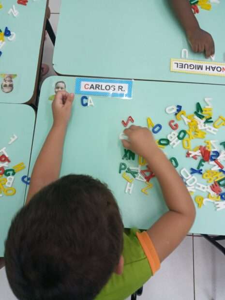 Etapa I B desenvolve identidade e consciência fonológica com montagem do próprio nome